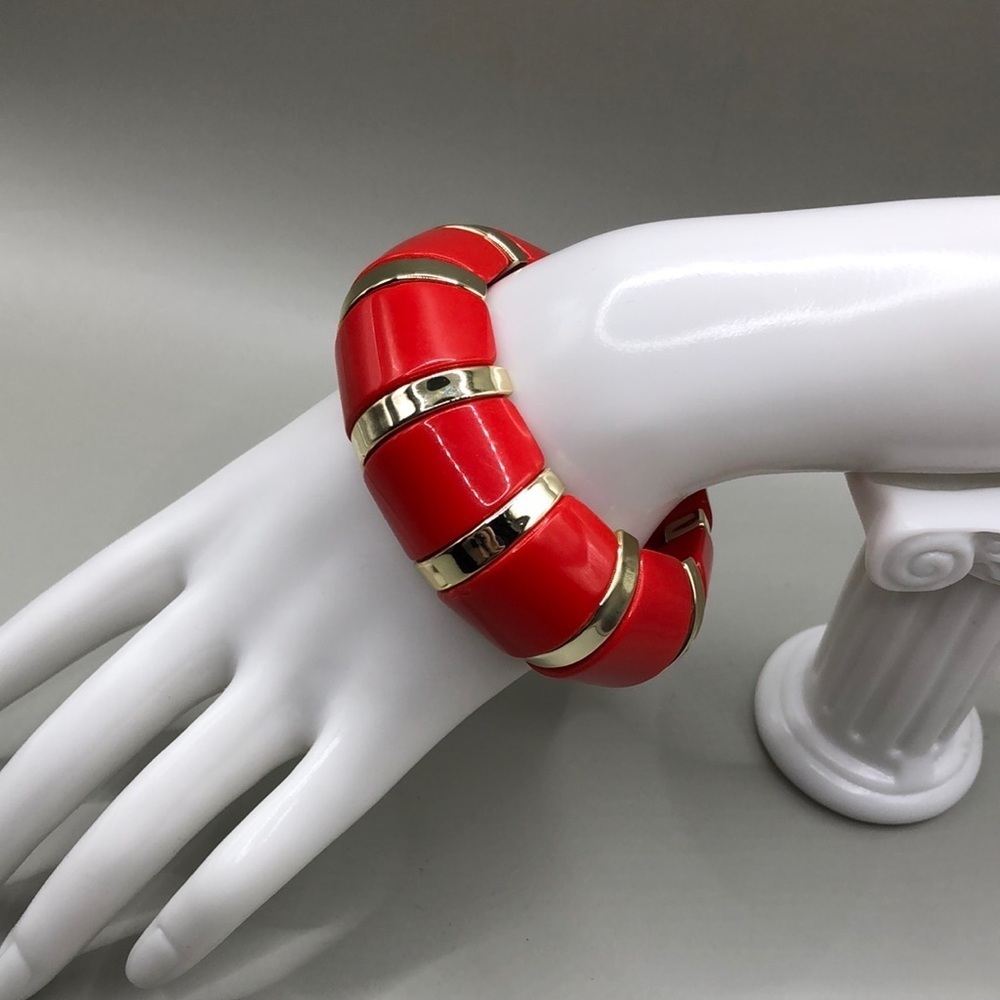 Vintage lipstick red acrylic stretch bracelet, small wrist 6-6.5
